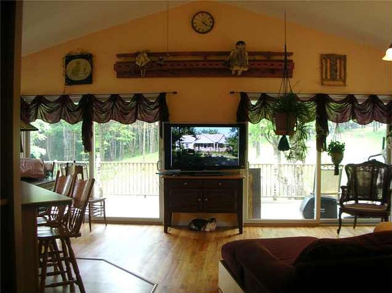 5th image of 165 IRISH HILL Road