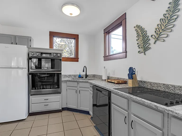 1293 Vinton Ave — Photo 4