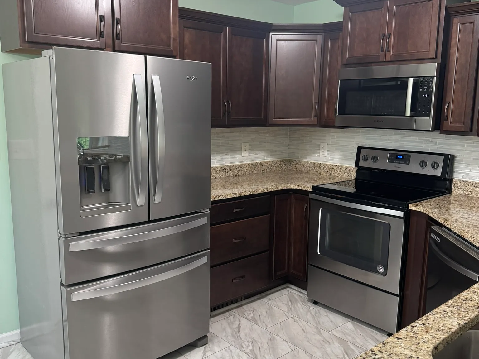 3 bed, 1323 sqft, $1,950 — Photo 3