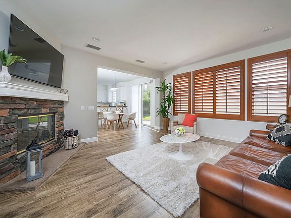 Main Level - Living Room