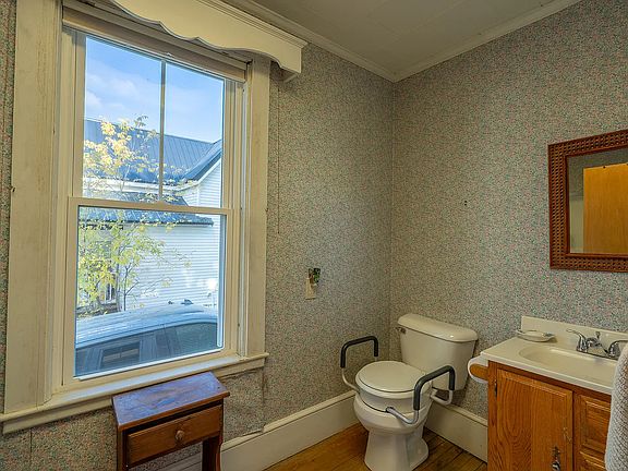 4th image of 259 Grove St #1