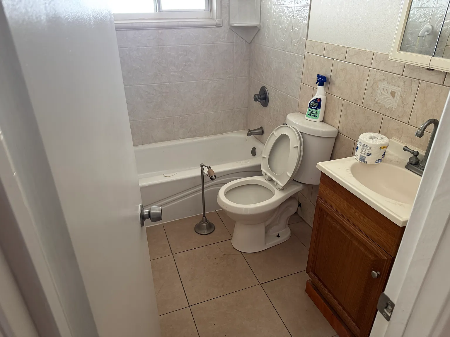 1385 Hardy St — Photo 4