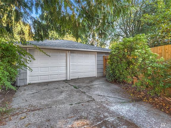 3rd image of 7017 S Yakima Ave