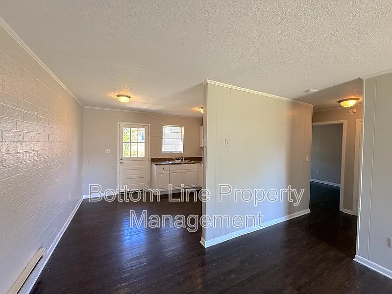 2 bed, 1.0 bath, 800 sqft, $800 — Photo 3