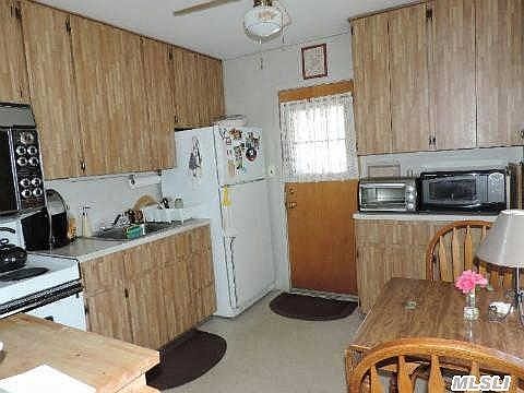 4th image of 665 Lowell St