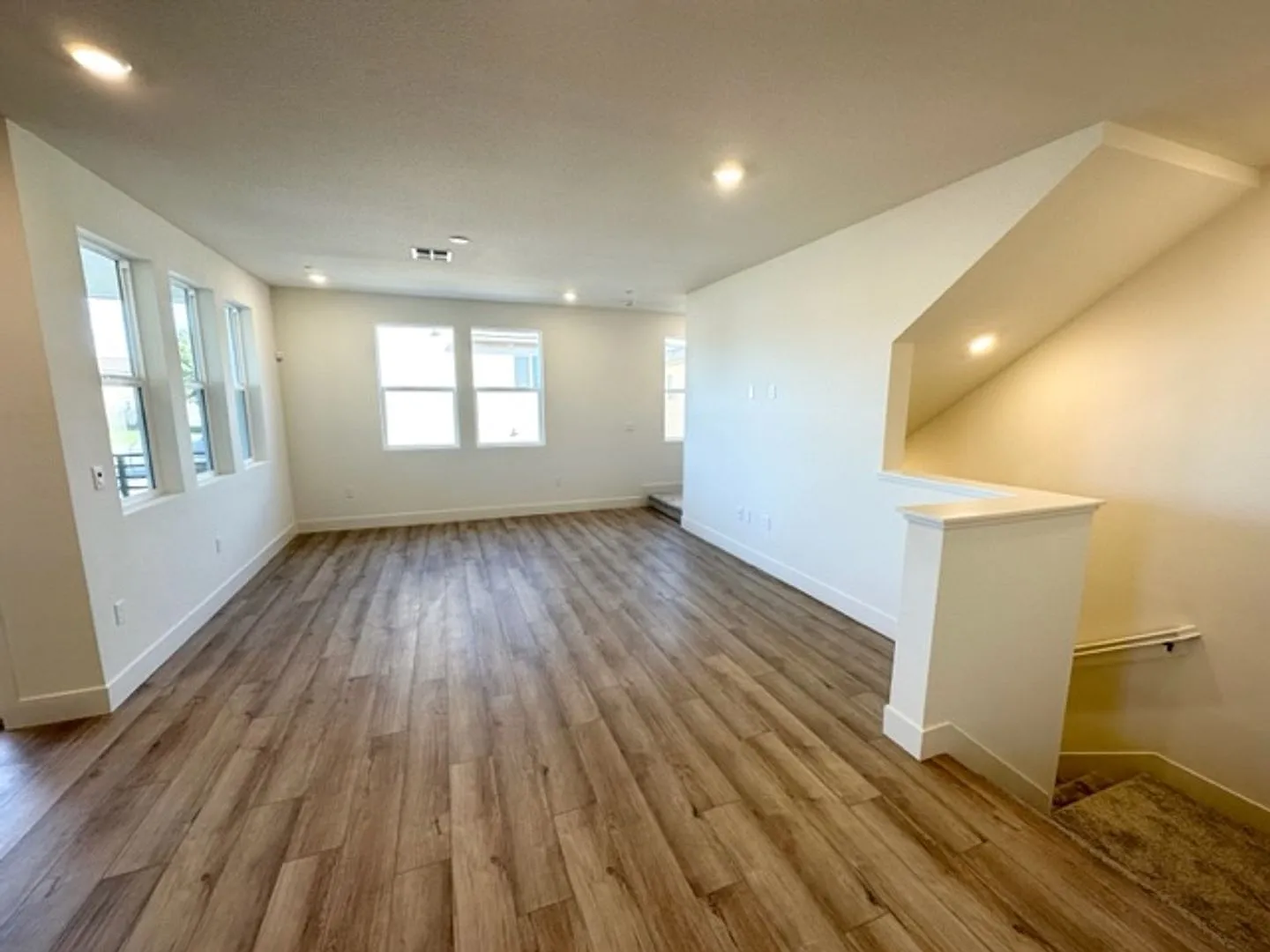 Boulevards End Unit Townhouse, 3 Bed / 2.5 Bath, Amenities, Close to 580 — Photo 4