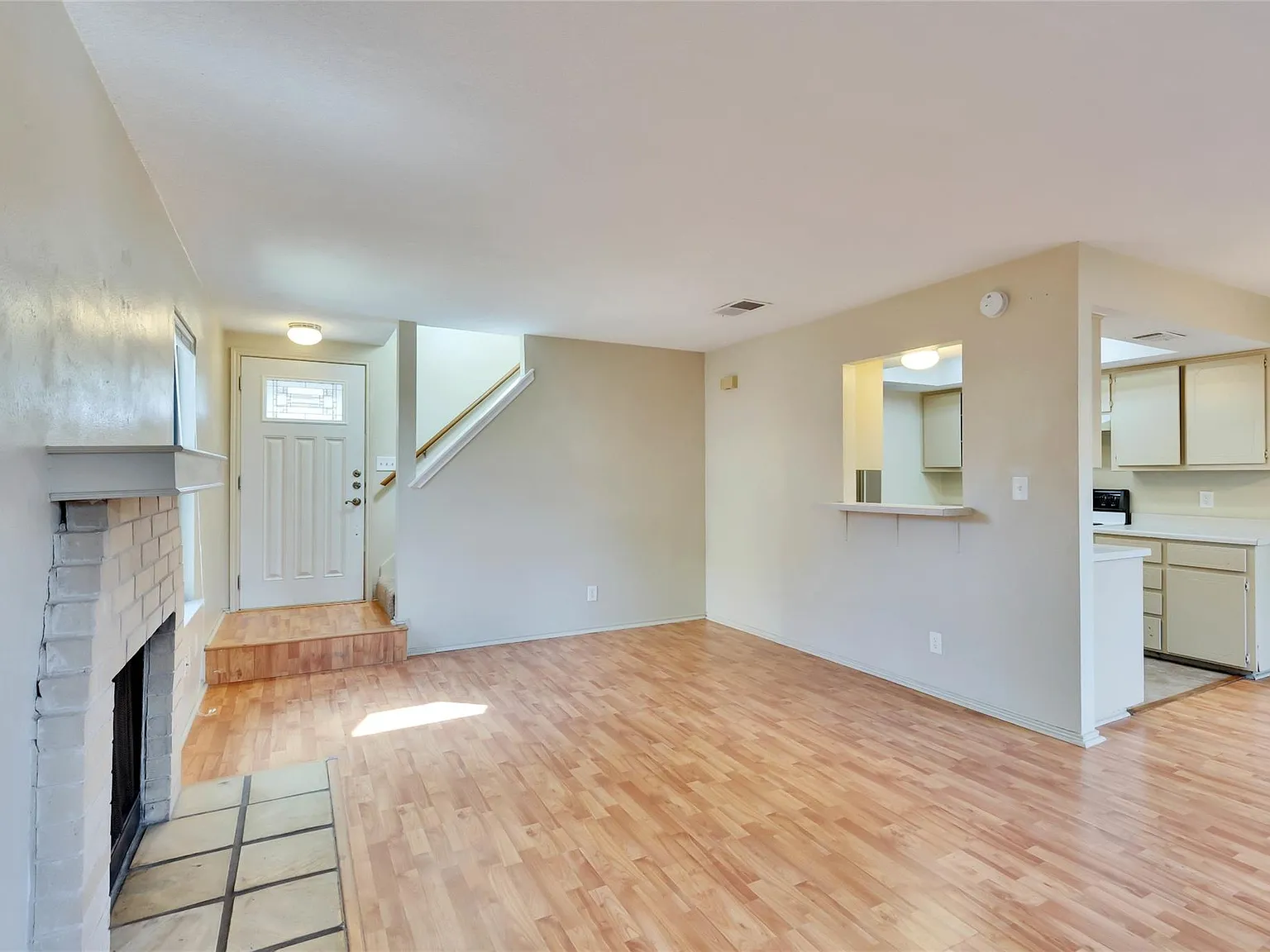 2 bed, 1.5 bath, 1980 sqft, $1,450 — Photo 3