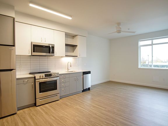 3rd image of 2320 N Vancouver Ave #304