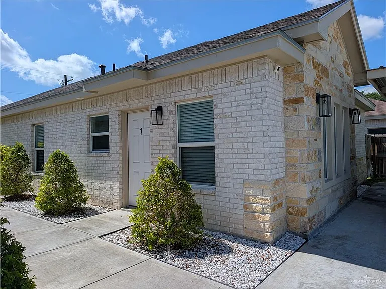 1320 N McColl Rd #1 — Photo 2