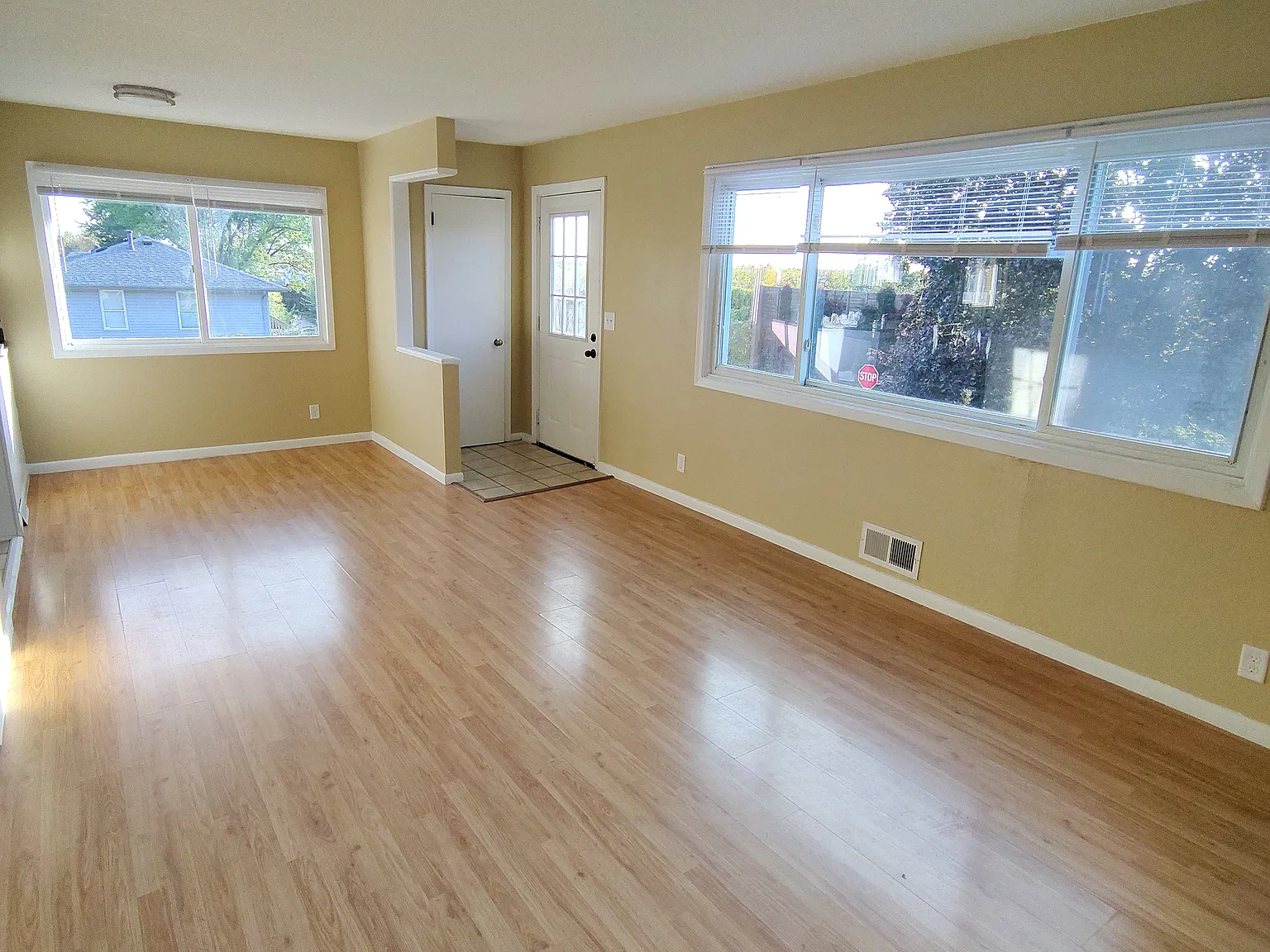 3 bed, 1150 sqft, $2,200 — Photo 3