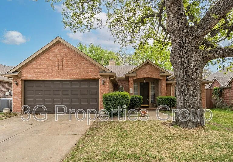 3900 Oak Park Dr — Photo 1