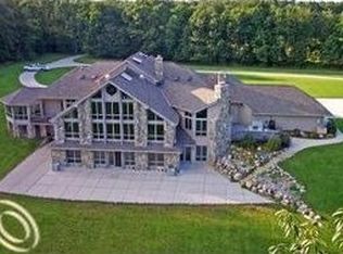 2700 E Coon Lake Rd, Howell, MI 48843