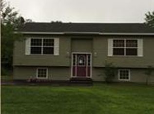 8 Shannon St, Lewiston, ME 04240