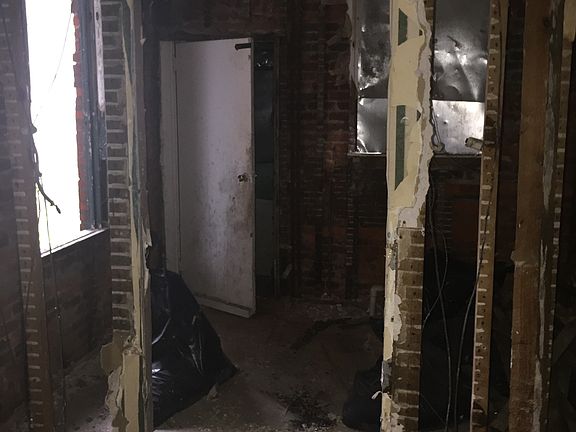 3rd image of 5637 Beaumont Ave