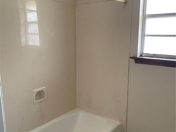 2nd image of 4317 Barnard St #A