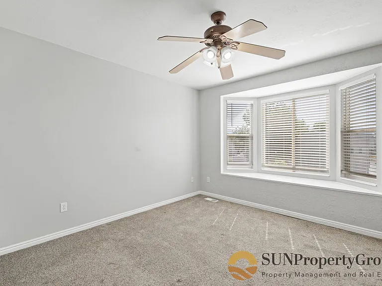 5458 S 4250 W — Photo 15