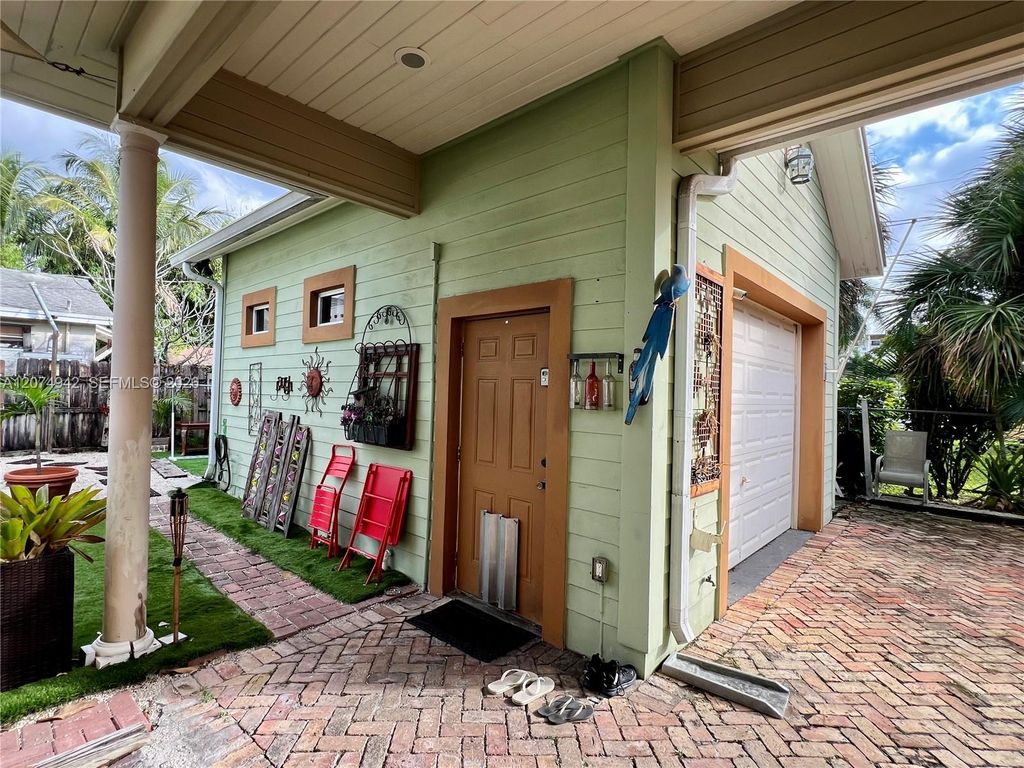 400 NE 3rd St, photo 9