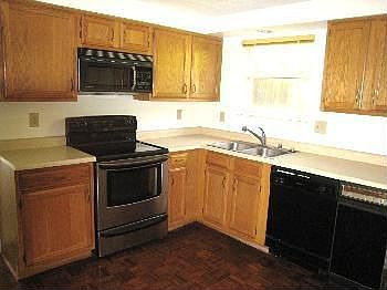 5th image of 2032 Stratford Ct
