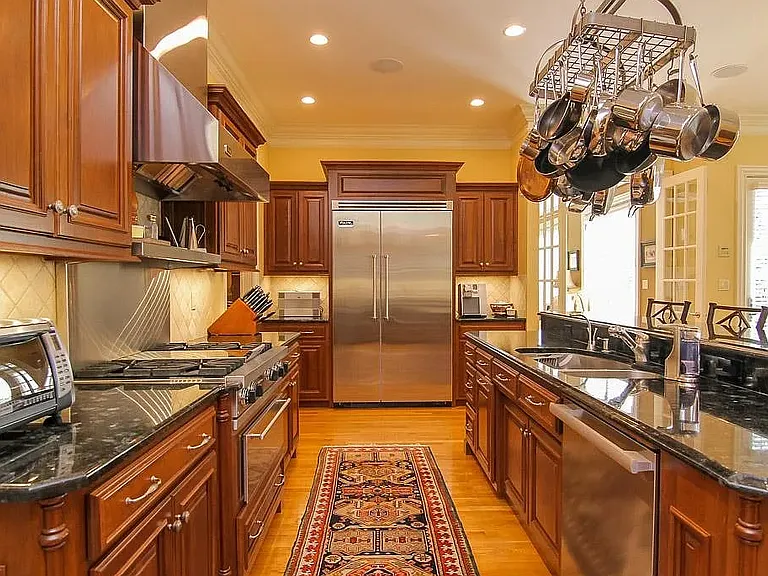 13204 Longwood Ln — Photo 45