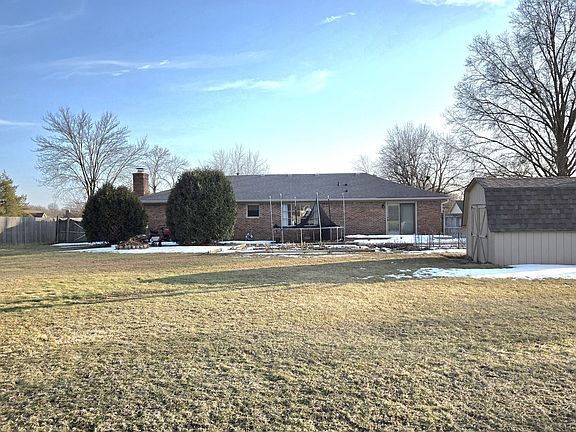 4th image of 810 Padre Ln
