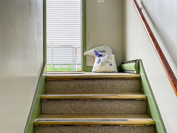 4th image of 148 Arnold St Floor 1