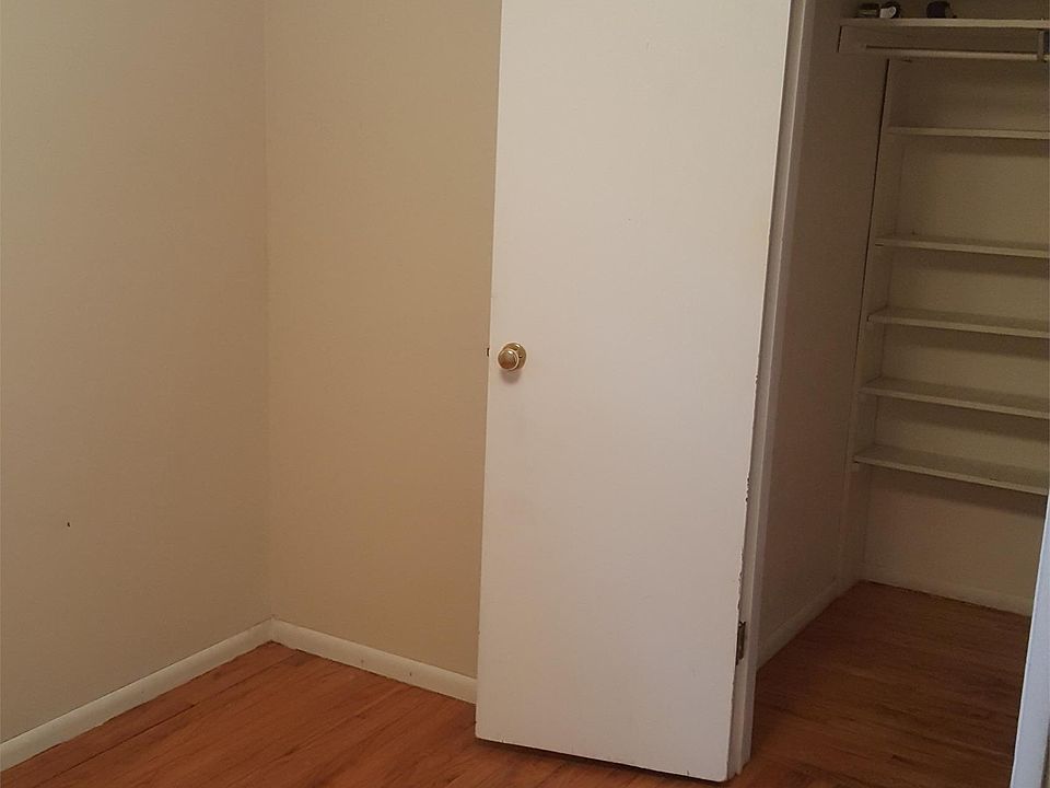 2nd image of 770 N Alder St