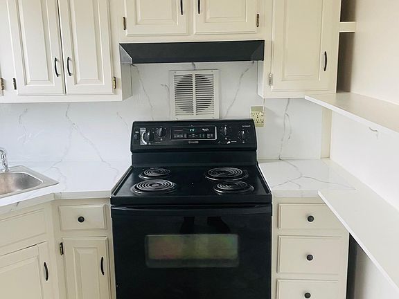 3rd image of 34 Lexington Ave APT 2