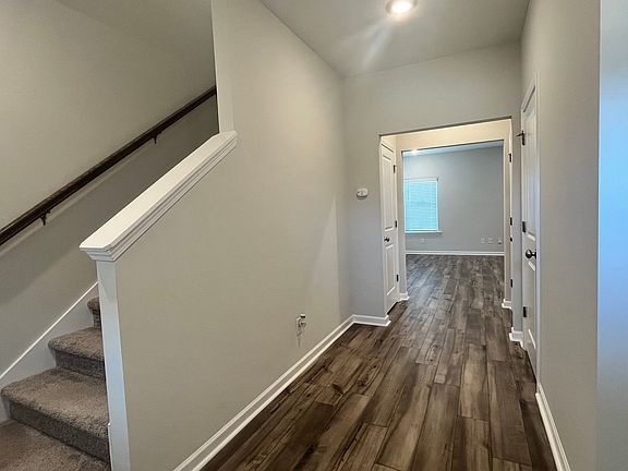 4th image of 1370 Crescent Blvd