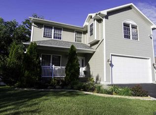 24 Peachtree Ln, Albany, NY 12205