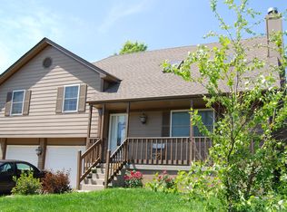 918 Stone Brook Ln, Grain Valley, MO 64029