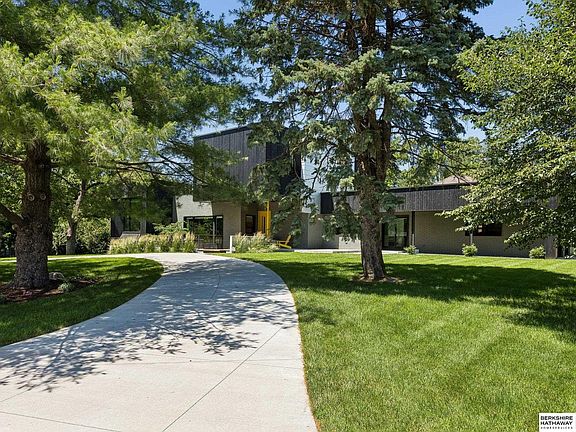 2nd image of 8812 Broadmoor Dr