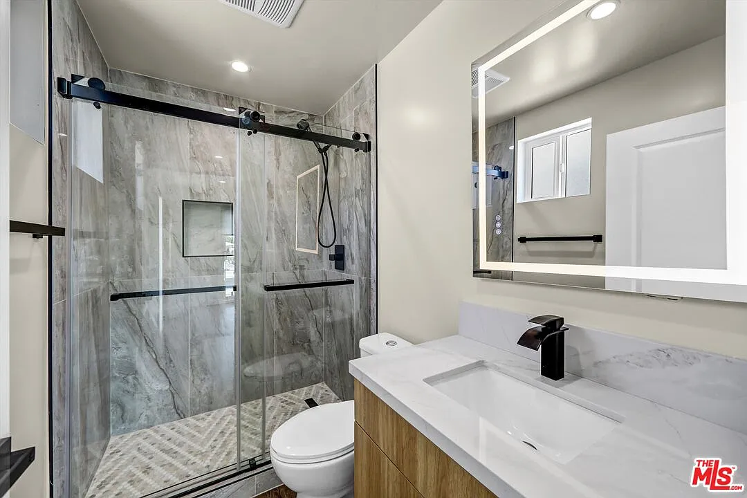 3 bed, 3.0 bath, 1200 sqft, $5,500 — Photo 2
