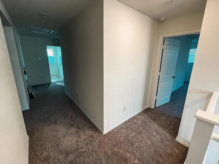 704 Zelia Gln — Photo 14