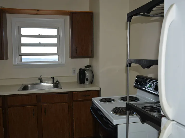 2 Western Ave — Photo 4