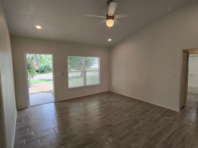 1129 Presque Isle Dr — Photo 5