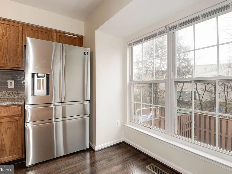 22037 Manning Sq — Photo 15