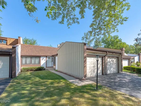 189 Cascade Dr, Indian Head Park, IL 60525