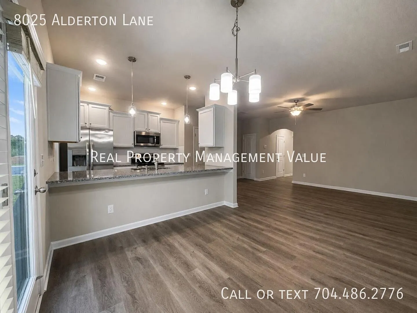 Modern 3-Bedroom Townhome with Fenced Backyard and Community Amenities — Photo 3