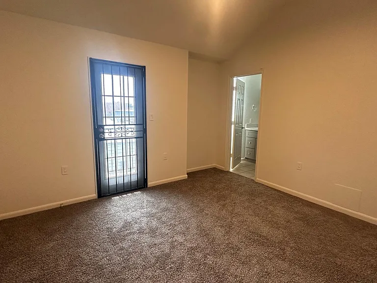 2702 Vienna Pl — Photo 11