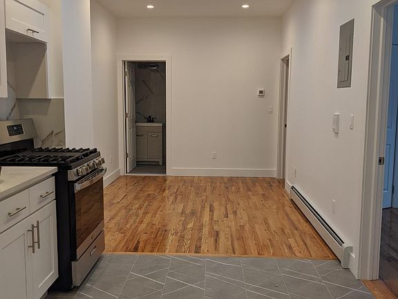 4th image of 1442 Taylor Ave