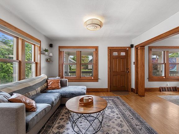 4th image of 1220 E Warnimont AVENUE