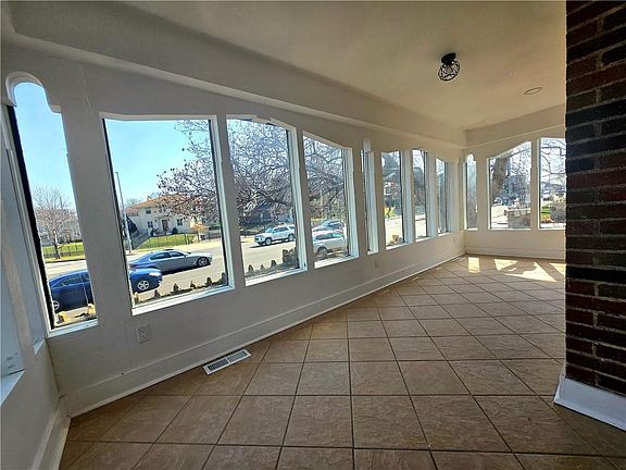 5th image of 800 Valentine Rd