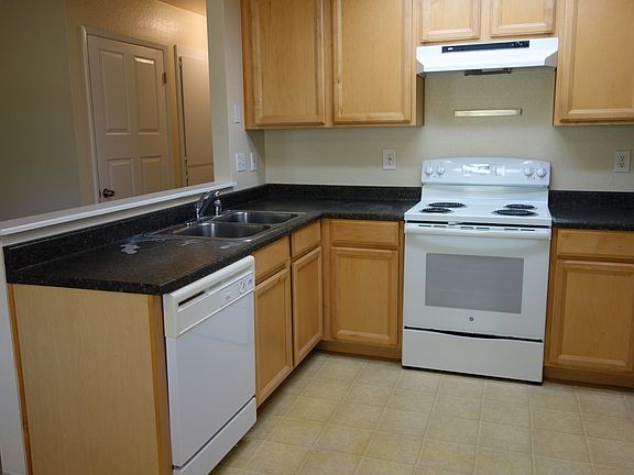 5th image of 208 Grant Ave APT C2