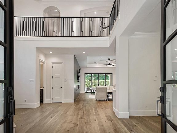 5th image of 11 Karsten Creek Ct