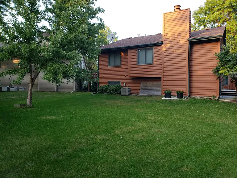 1374 Knoll Dr — Photo 15