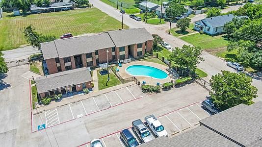 3rd image of 3242 Bonnie Dr #105