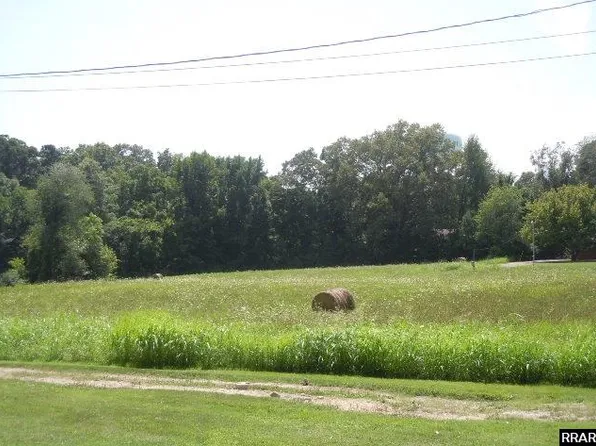 112 W Peach St, Martin, TN 38237