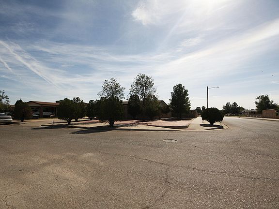 3rd image of 818 Mont Blanc Dr