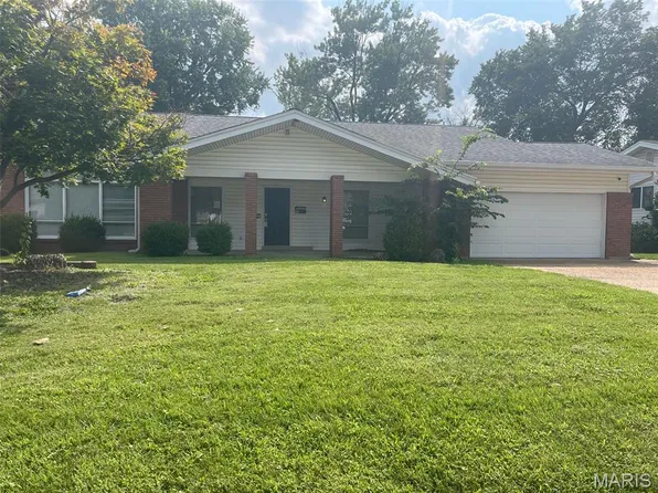 844 Townhouse Ln, Hazelwood, MO 63042