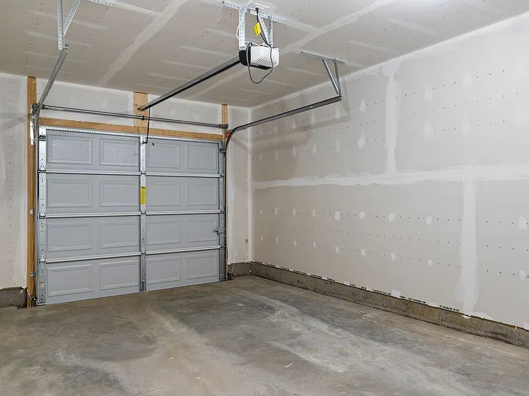 105 Milburn Dr — Photo 32